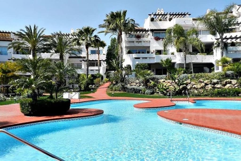 Caprichoso apartamento en el corazon de Puerto Banus Marbella Exterior foto